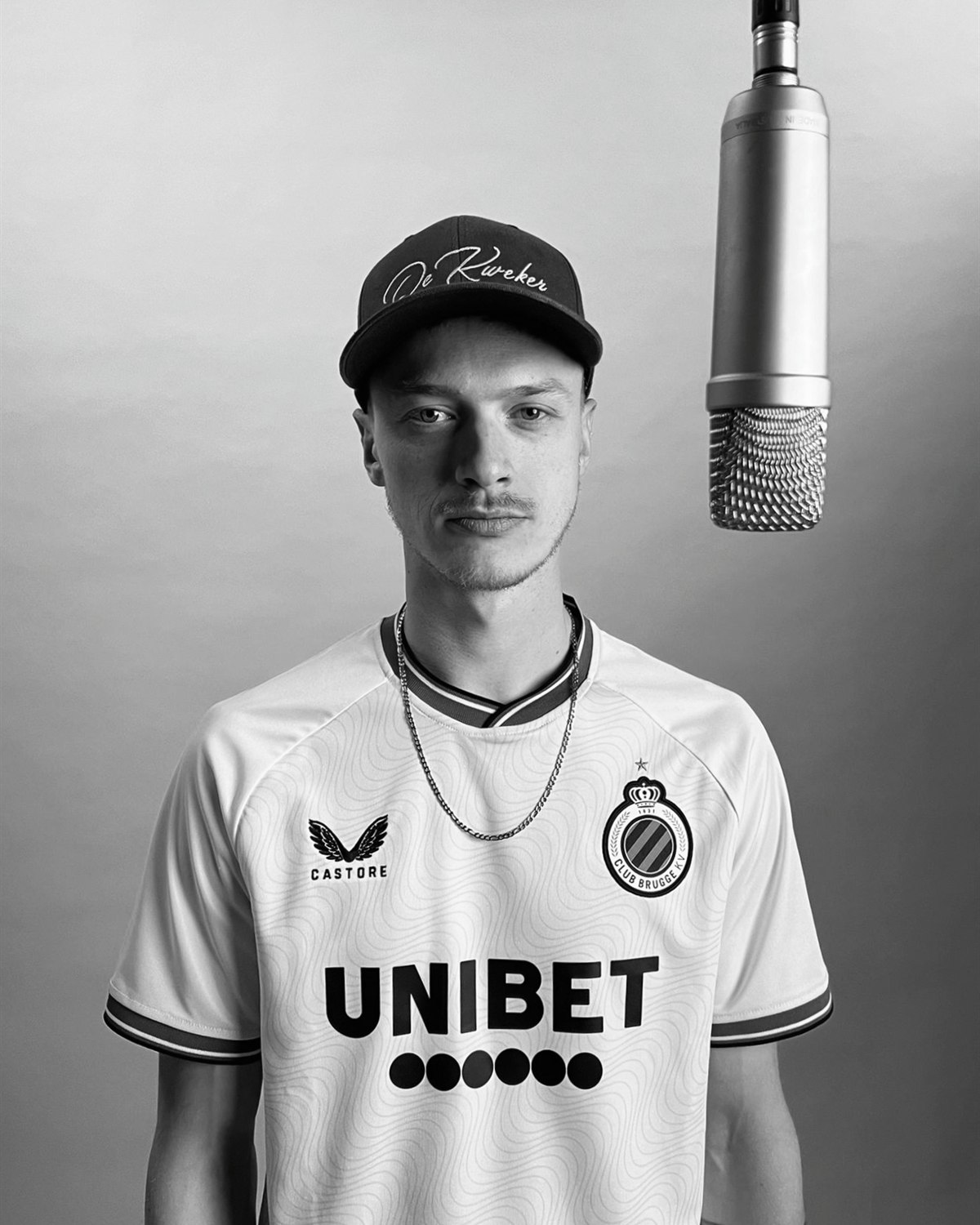 De Kweker in zwart outfit